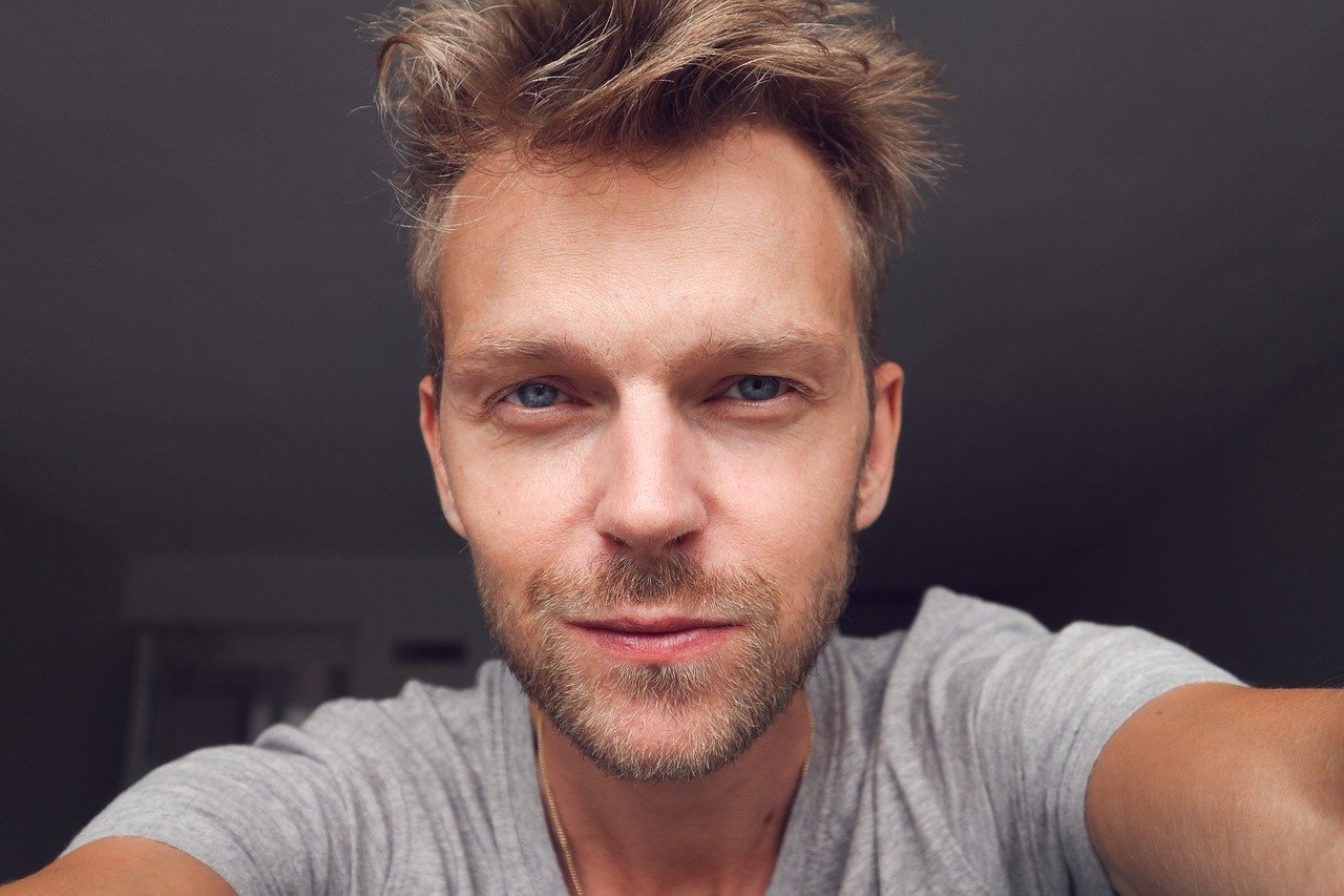 10 Anlässe für Männer ein leichtes Make-up zu tragen